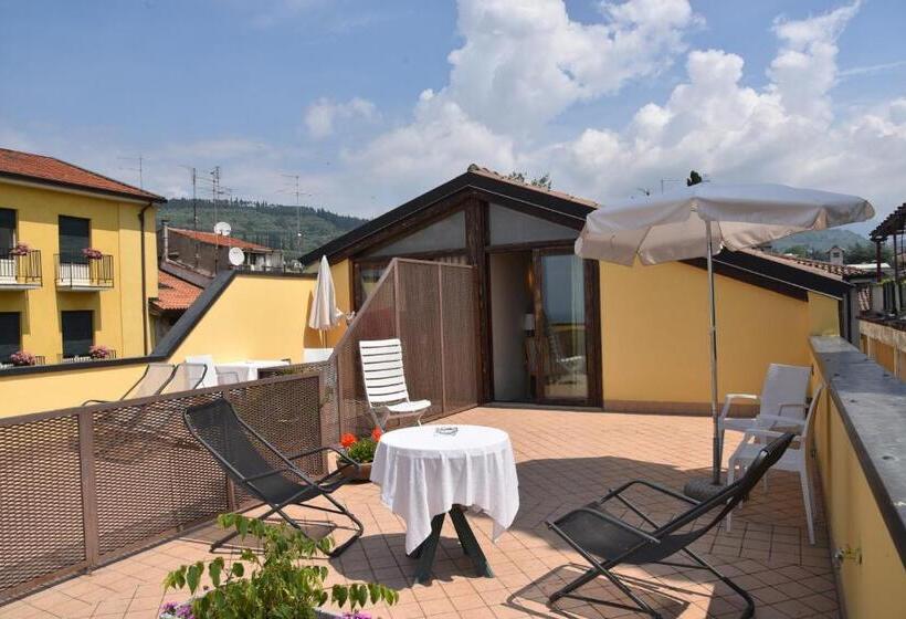 ホテル Ristorante Miralago