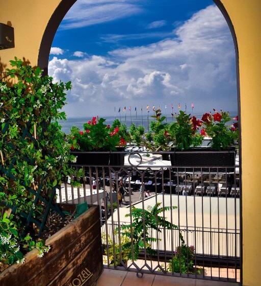 ホテル Ristorante Miralago