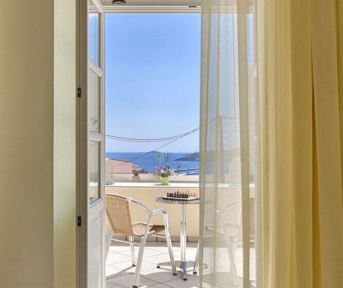 Antouanetta Apartments