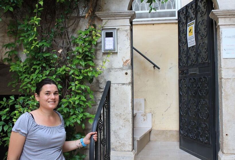 تختخواب و صبحانه A Casa Mia