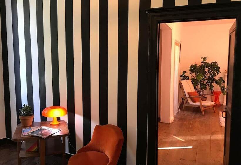 مبيت وإفطار Artefact