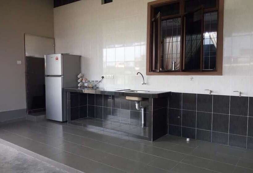 Hotel Arrayyan Guesthouse & Homestay