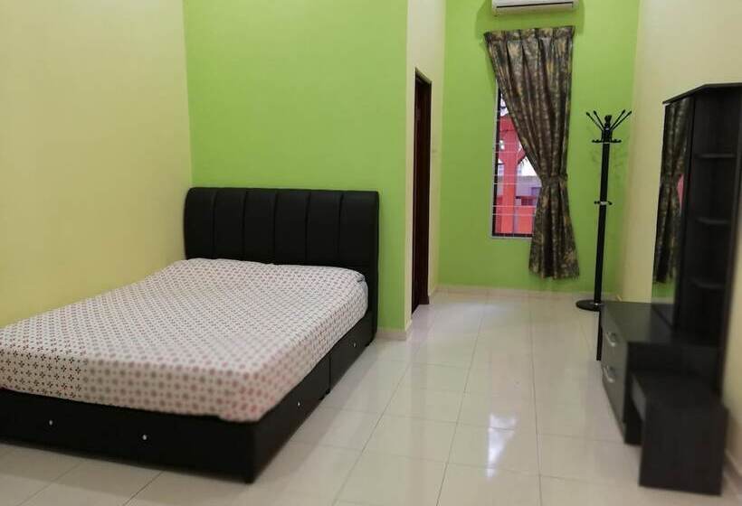 Hotel Arrayyan Guesthouse & Homestay