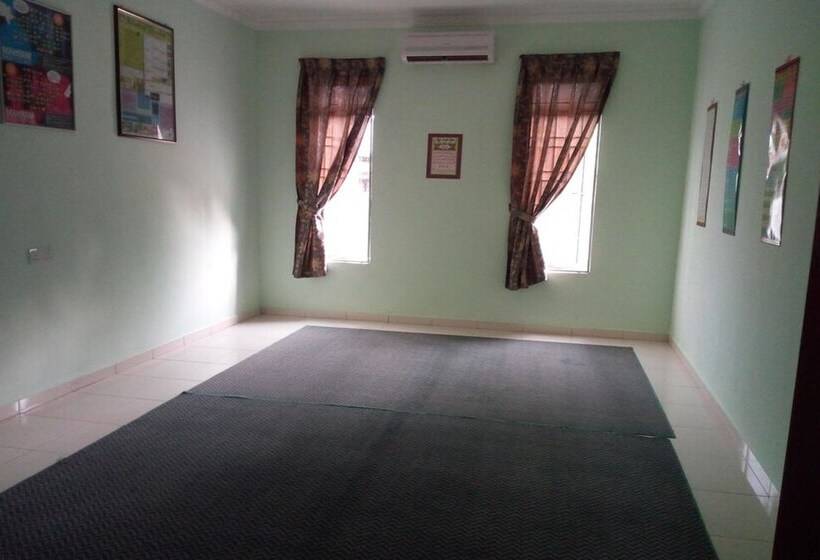 Hotel Arrayyan Guesthouse & Homestay