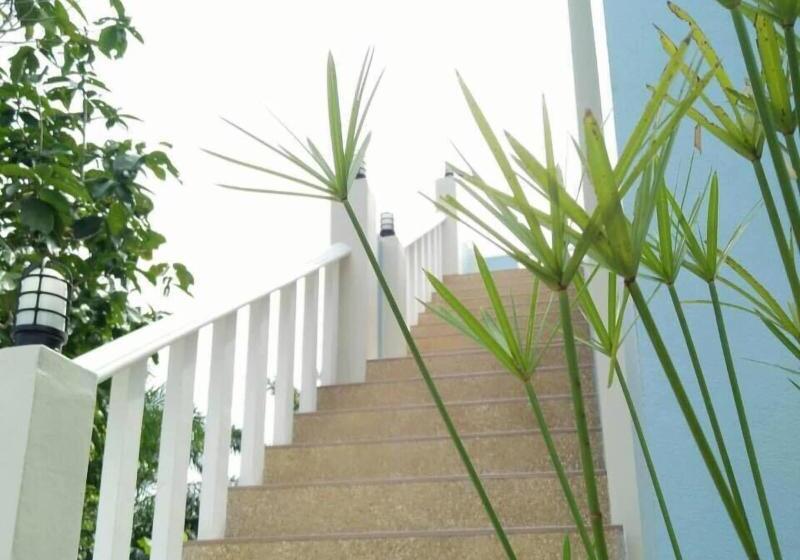 Отель Baan Kalaya Garden