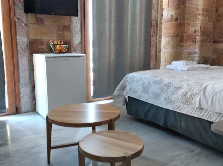 هتل Chios City Inn