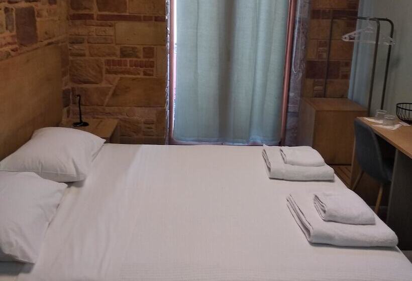 هتل Chios City Inn