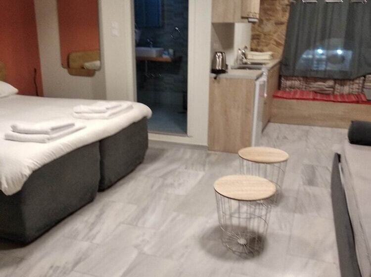 هتل Chios City Inn