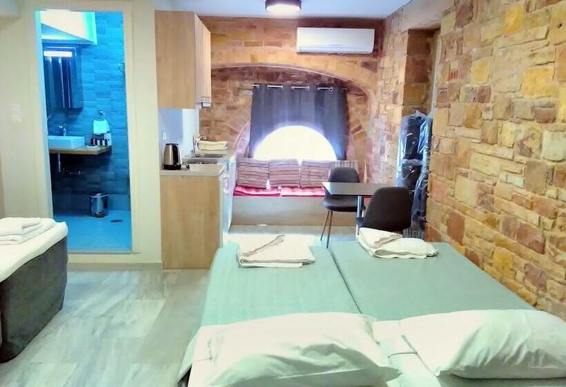 هتل Chios City Inn