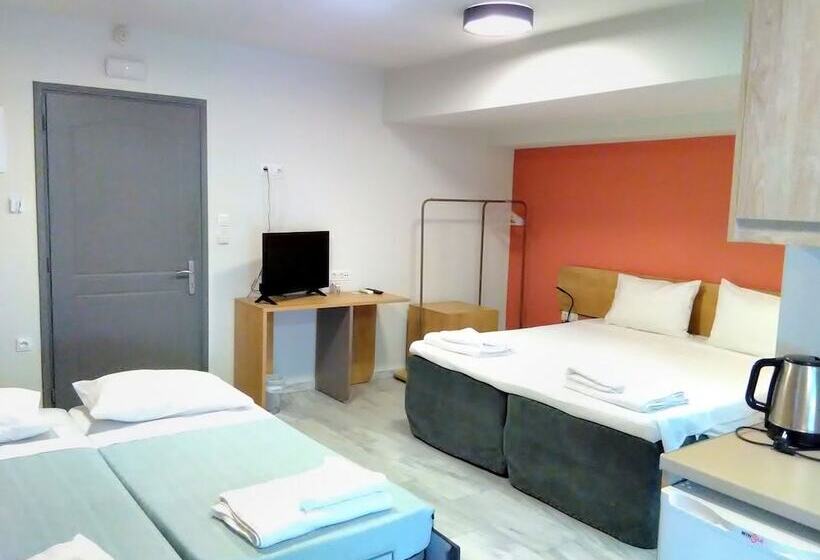 هتل Chios City Inn