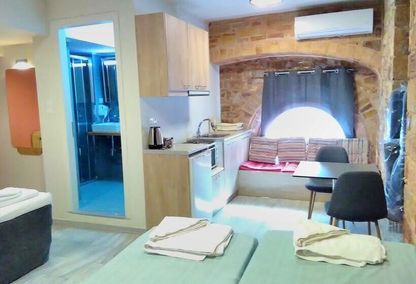 هتل Chios City Inn