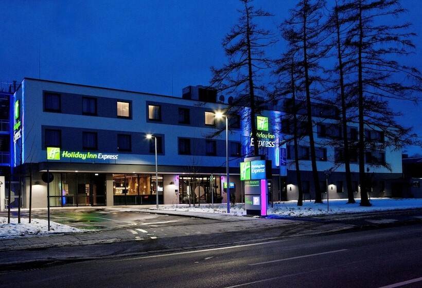 Hotel Holiday Inn Express Munich   Olympiapark, An Ihg