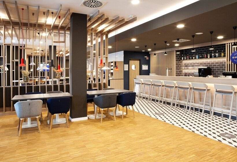 Hotel Holiday Inn Express Munich   Olympiapark, An Ihg