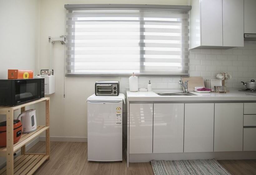 בית מלון כפרי Jeju Aria Pension