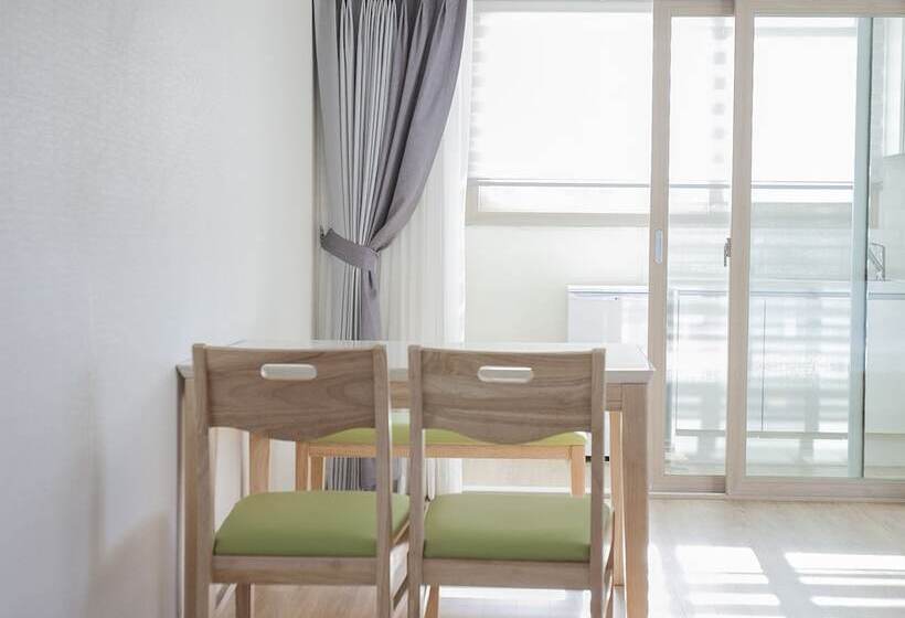 בית מלון כפרי Jeju Aria Pension