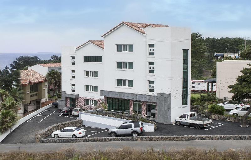 בית מלון כפרי Jeju Aria Pension