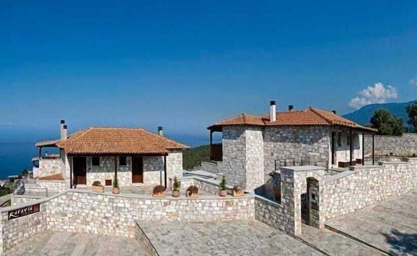 בית מלון כפרי Karavia Lux Inn