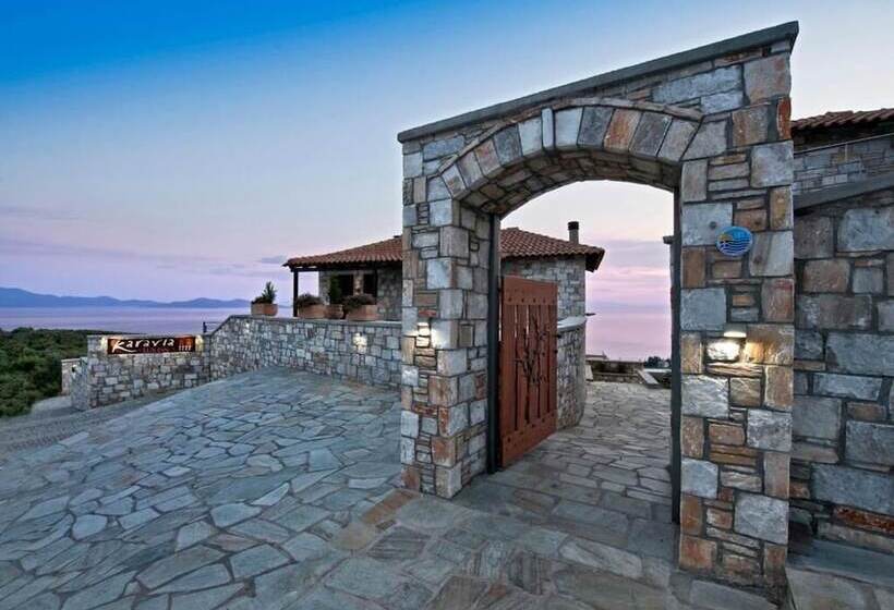 בית מלון כפרי Karavia Lux Inn