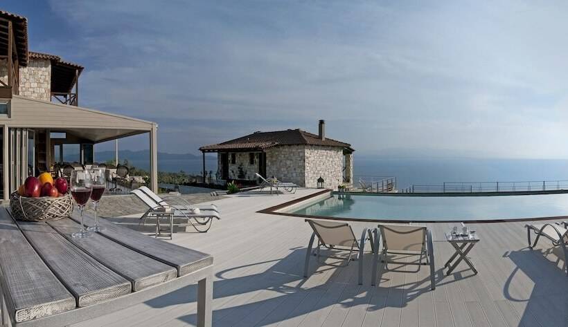 בית מלון כפרי Karavia Lux Inn