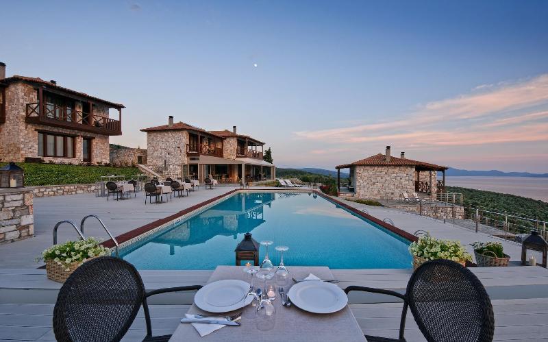 בית מלון כפרי Karavia Lux Inn