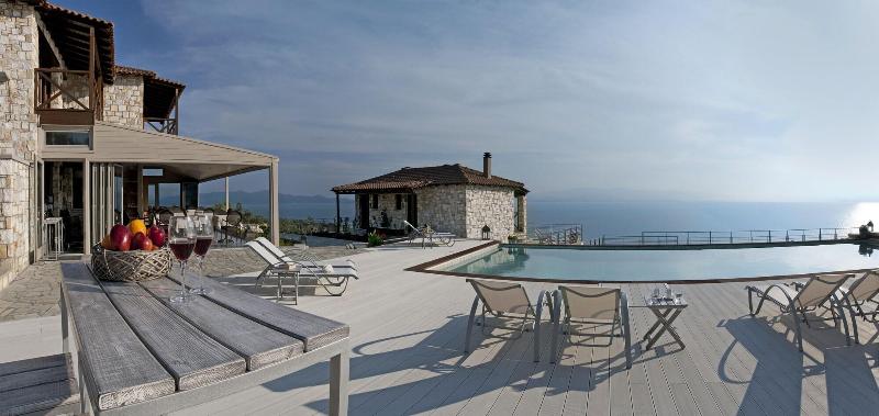 בית מלון כפרי Karavia Lux Inn