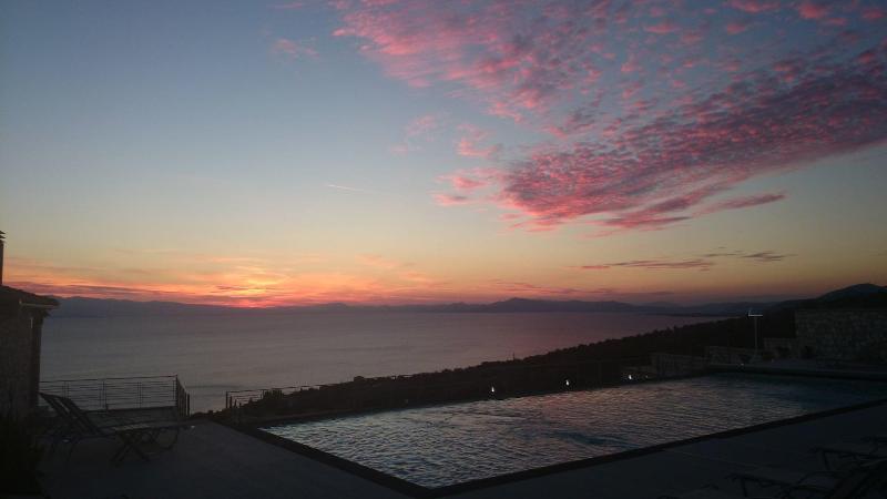 בית מלון כפרי Karavia Lux Inn