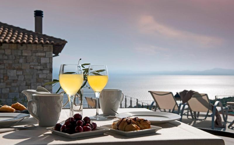 בית מלון כפרי Karavia Lux Inn