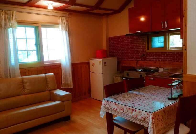 בית מלון כפרי Nadeuri Pension