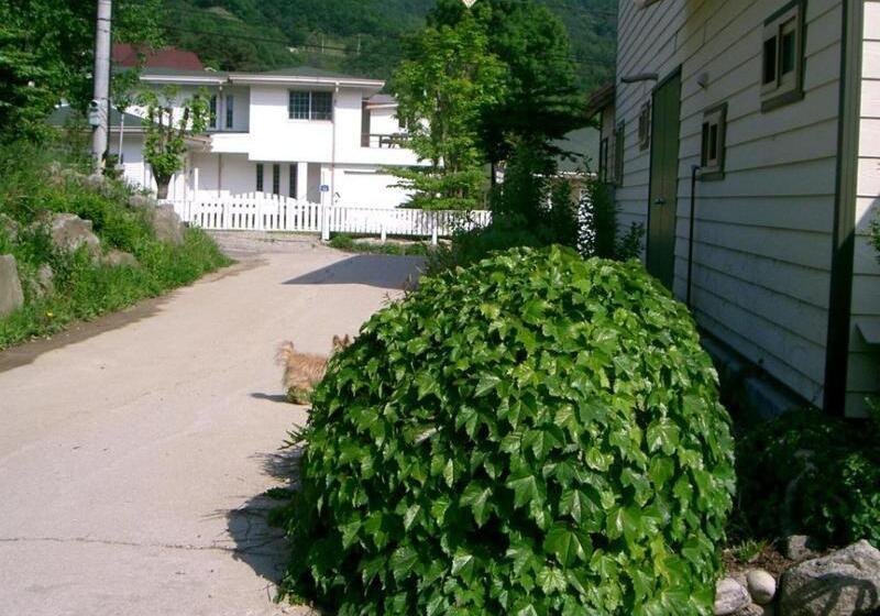 בית מלון כפרי Nadeuri Pension