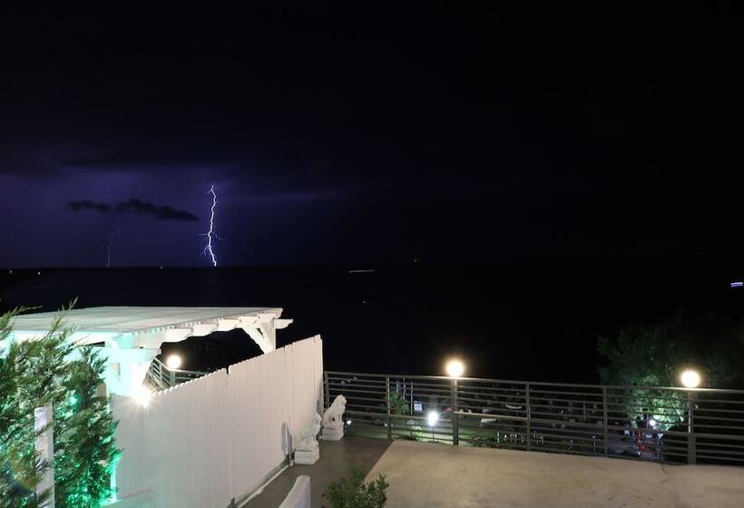 בית מלון כפרי Panorama Suites & Spa   Adults Only