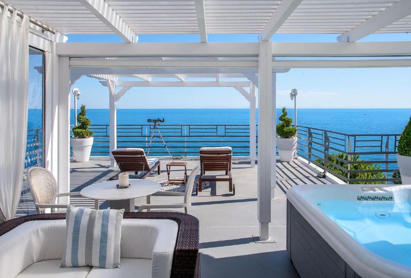 בית מלון כפרי Panorama Suites & Spa   Adults Only