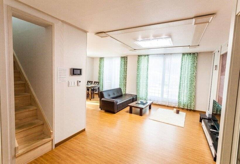 בית מלון כפרי Phoenix Emerald Pension