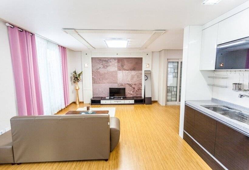 בית מלון כפרי Phoenix Emerald Pension