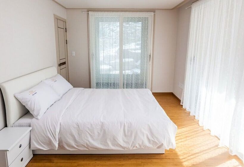 בית מלון כפרי Phoenix Emerald Pension