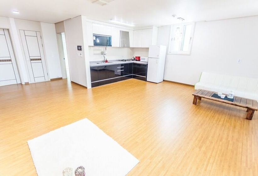 בית מלון כפרי Phoenix Emerald Pension