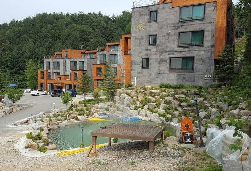 בית מלון כפרי Phoenix Emerald Pension