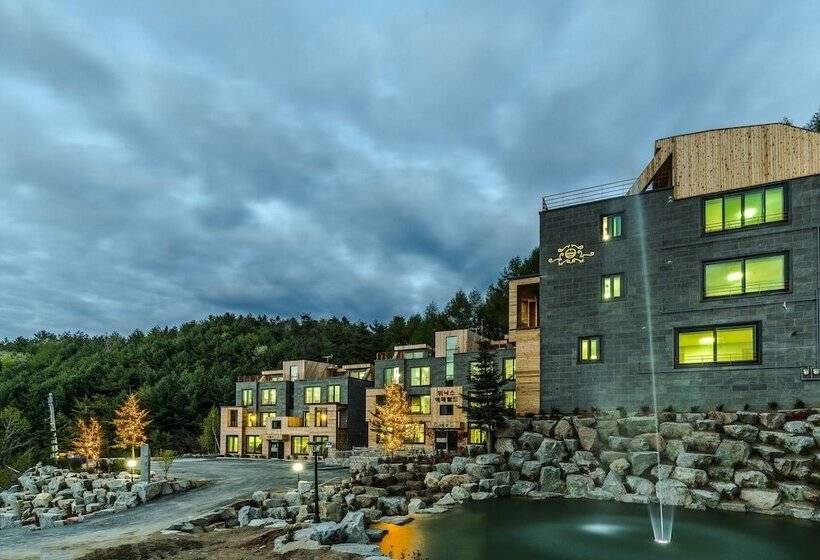 בית מלון כפרי Phoenix Emerald Pension