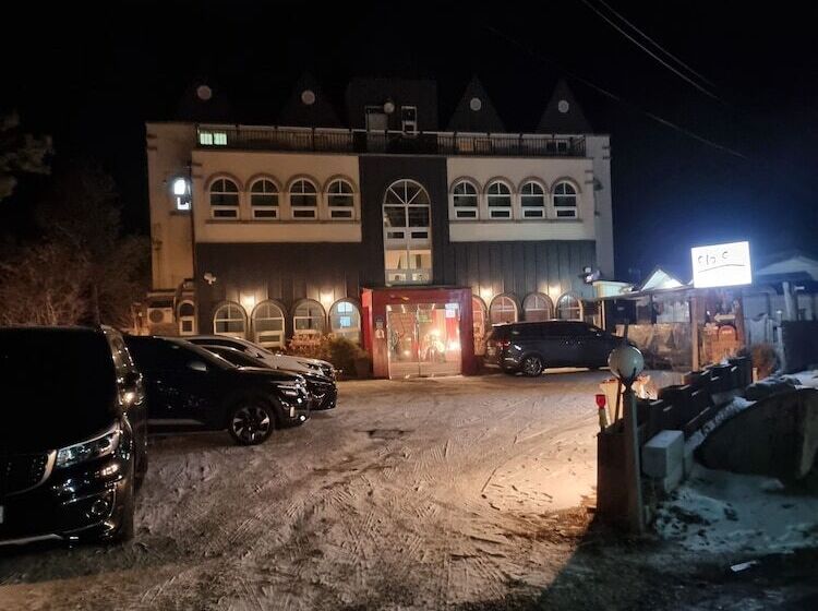 בית מלון כפרי Ario Pension