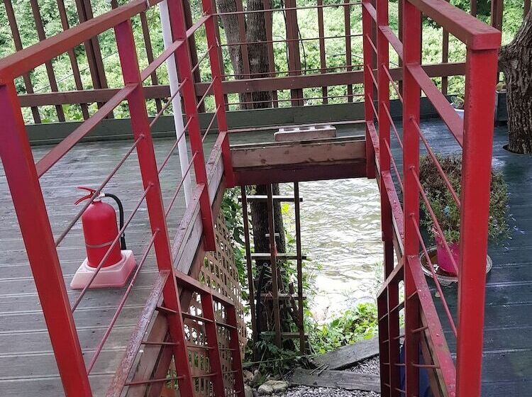 בית מלון כפרי Ario Pension