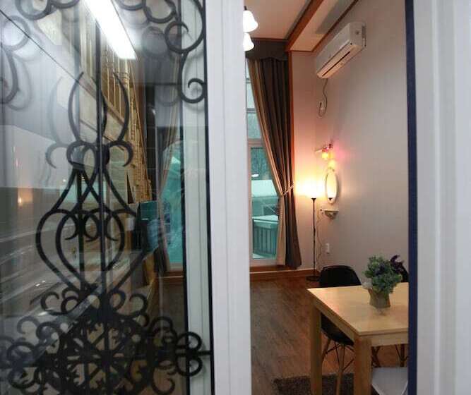 בית מלון כפרי Ario Pension