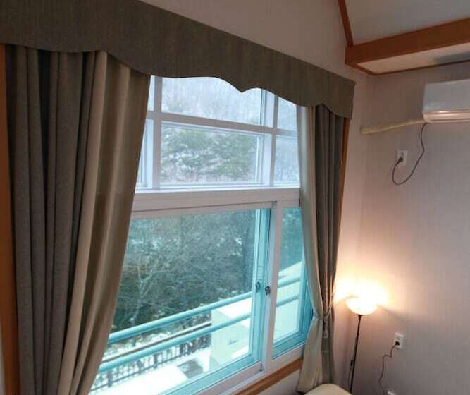 בית מלון כפרי Ario Pension