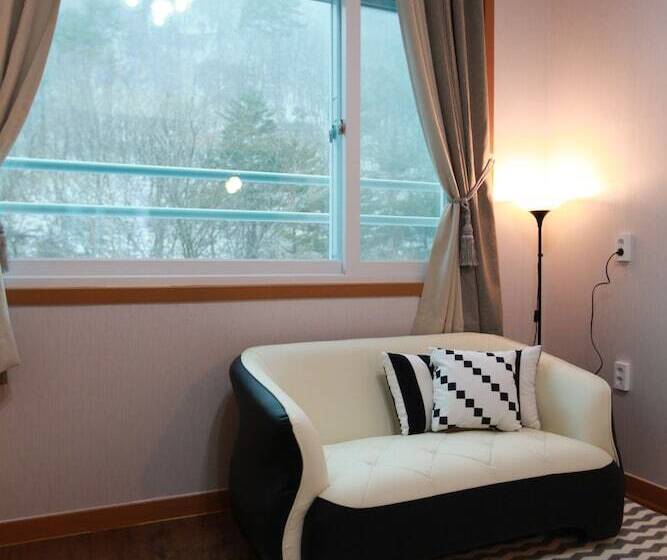 בית מלון כפרי Ario Pension