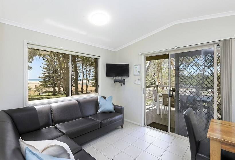 בית מלון כפרי Reflections Moonee Beach   Holiday Park