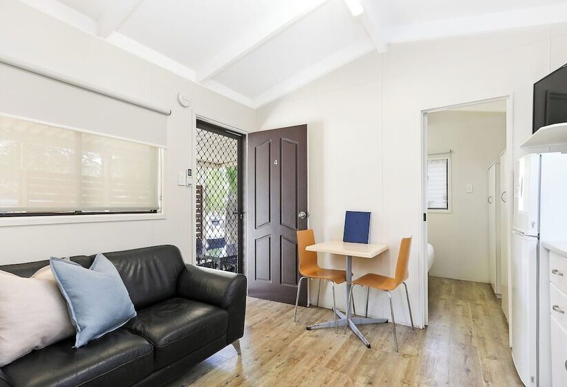 בית מלון כפרי Reflections Moonee Beach   Holiday Park