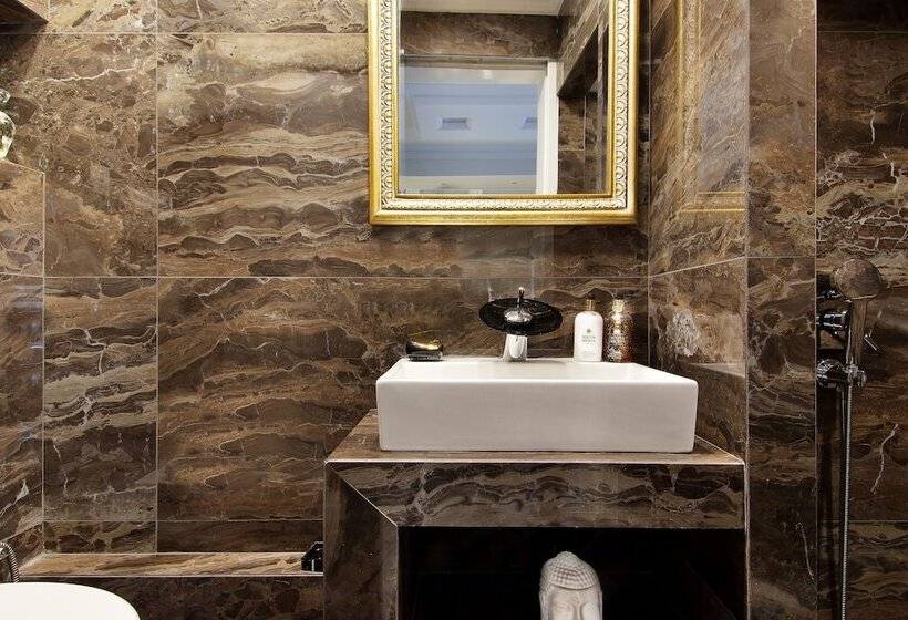 בית מלון כפרי Royal Riviera Residence