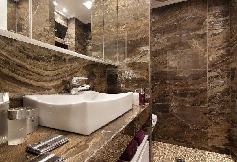 בית מלון כפרי Royal Riviera Residence