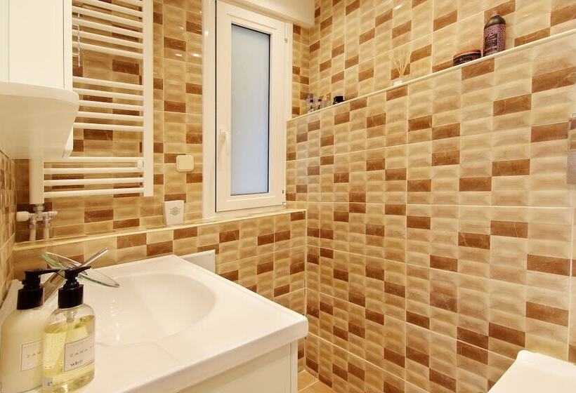 בית מלון כפרי Royal Riviera Residence