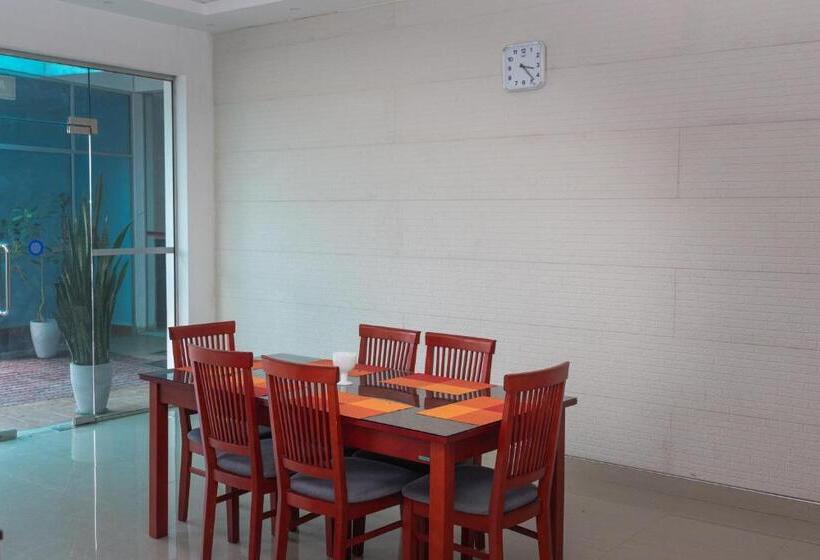 Отель Roylanka Inn