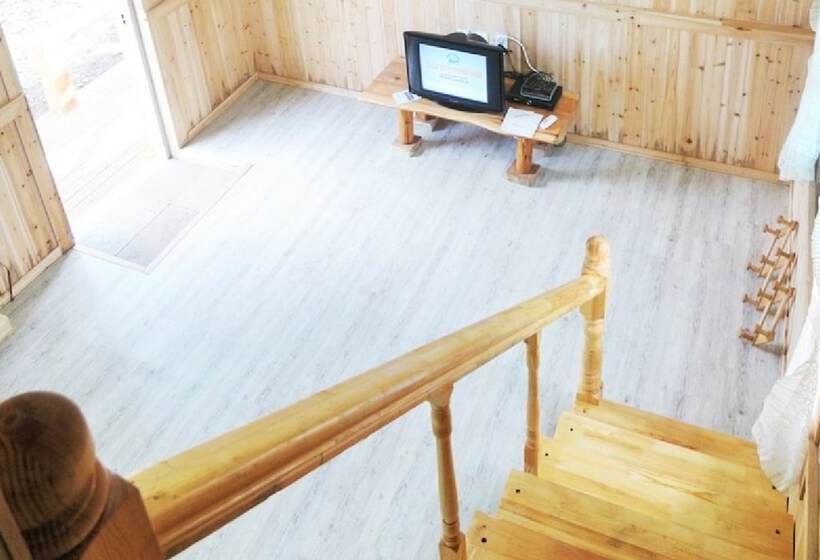 בית מלון כפרי Jeju Sannaedeul Pension