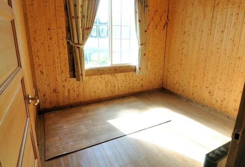 בית מלון כפרי Jeju Sannaedeul Pension